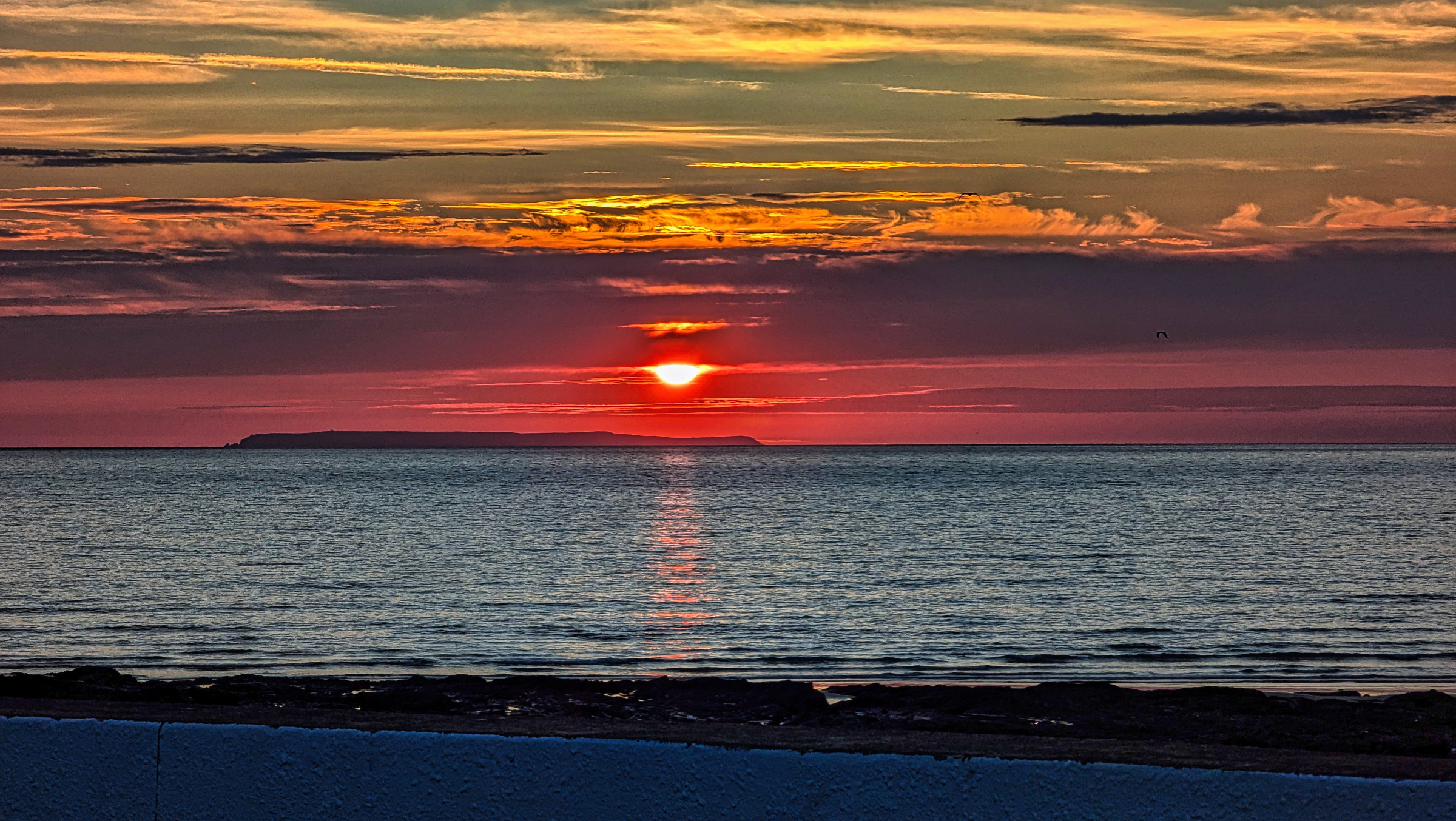 Sea wall towards Lundy. Author: Alan Gibbons