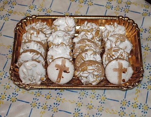 pastas de semana santa, a tray of biscuits