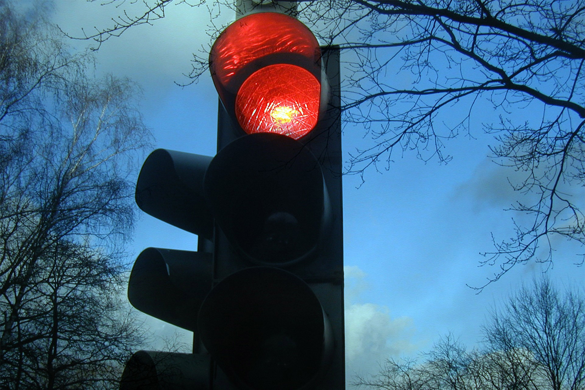 a set of traffic lights with the red light showing 
