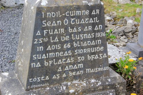 Gaelic language on a headstone