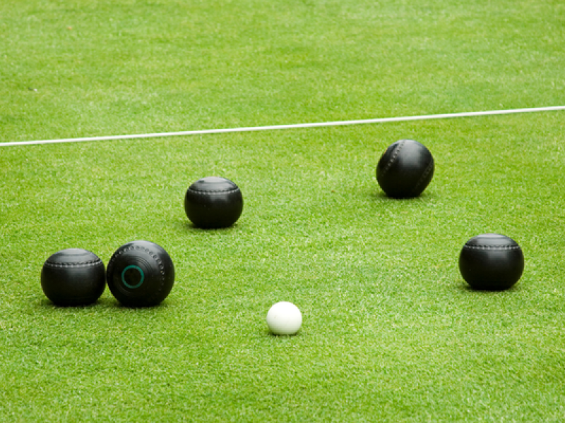 Short green bowls